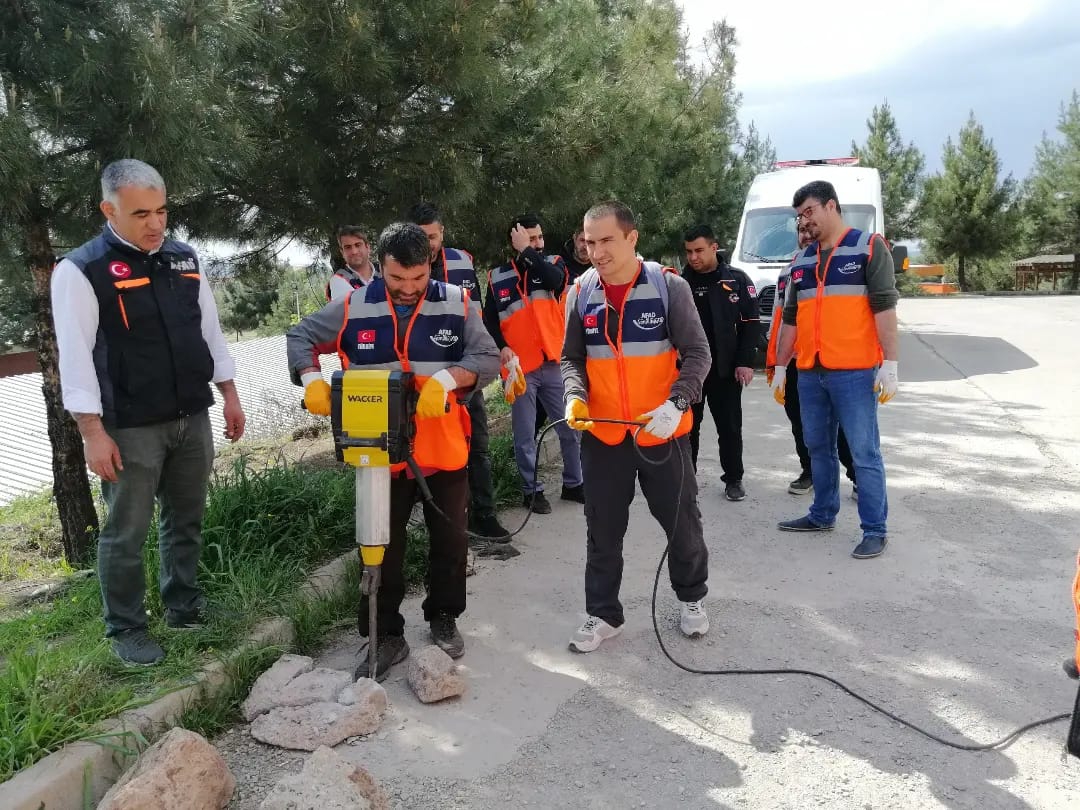 AKAD Derneği Yönetim Kurulu Genel Başkanı Kenan ÖZGÜVEN