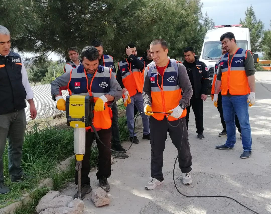 AKAD Derneği Yönetim Kurulu Genel Başkanı Kenan ÖZGÜVEN